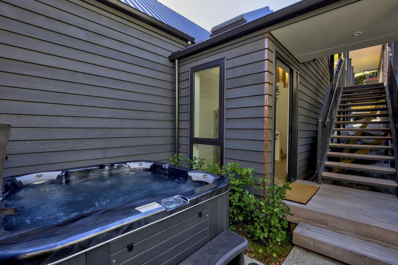 Private outdoor hot tub/spa pool