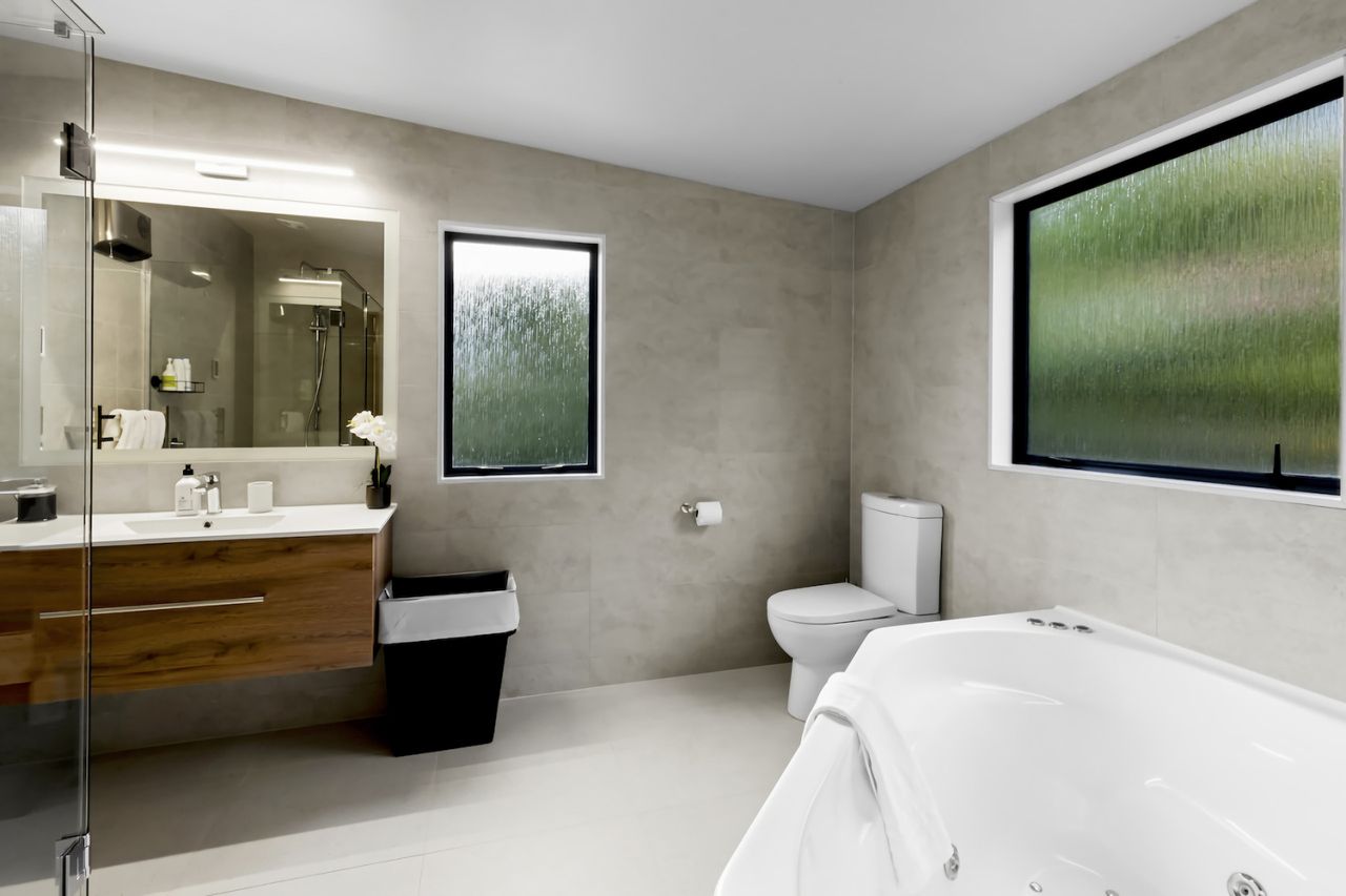 Master ensuite with spa bath and walk in shower