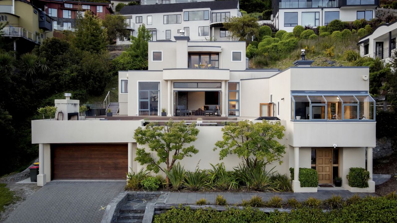 Spacious holiday home spread over 3 levels