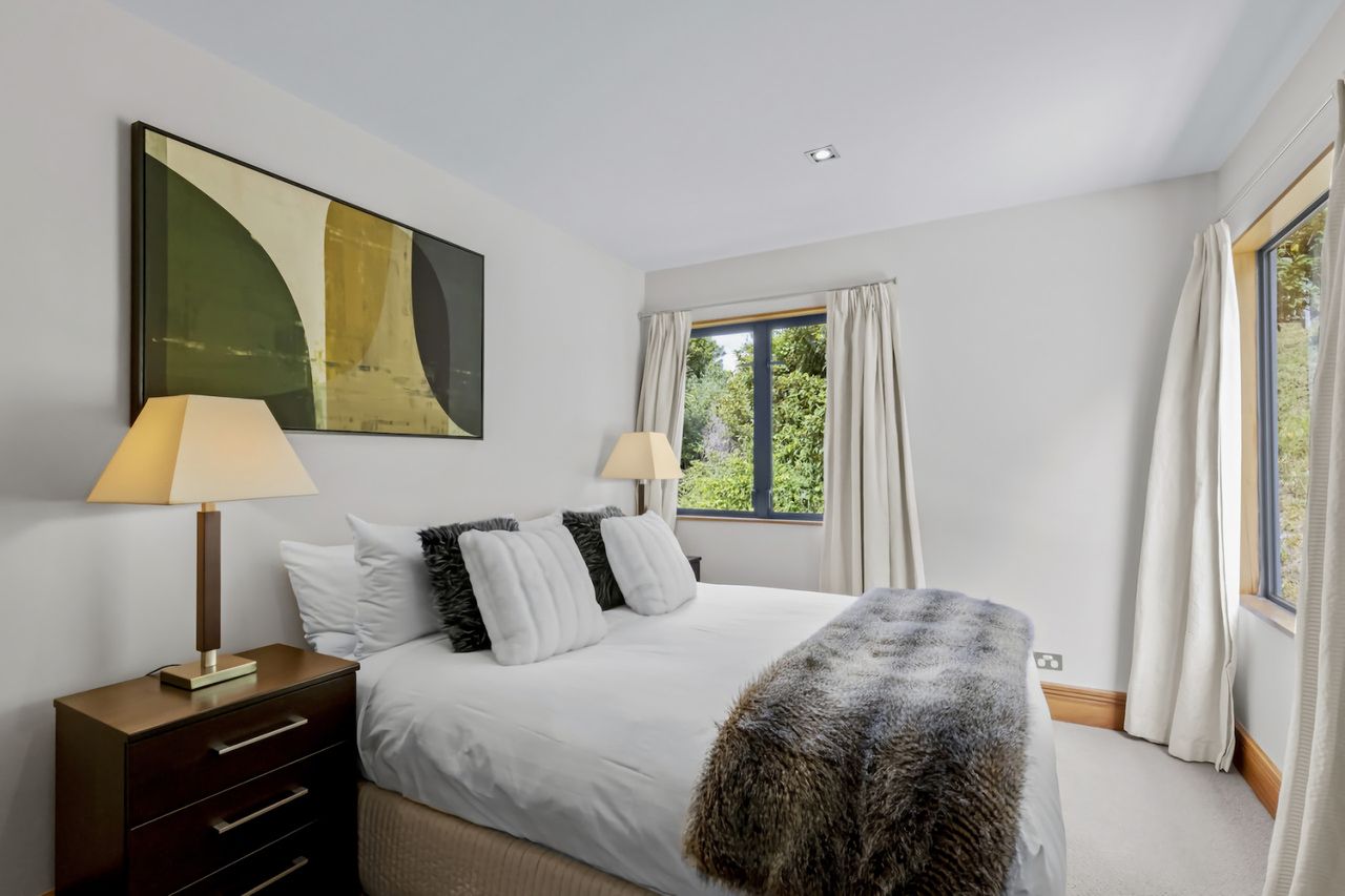 Bedroom 3 - queen bed