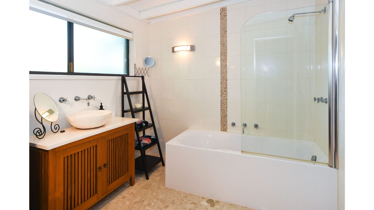 Olney House Photo 22