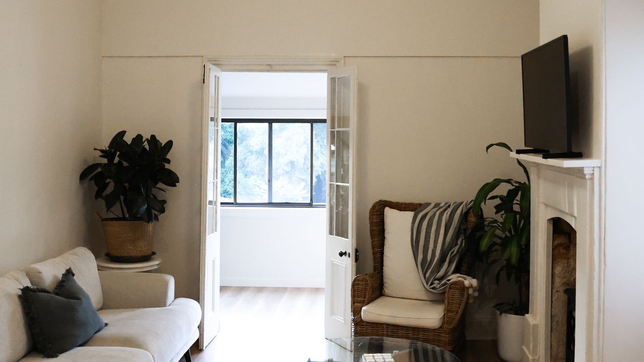Clements Cottage on Main St. BARE bnb by Bare Body Beauty co.