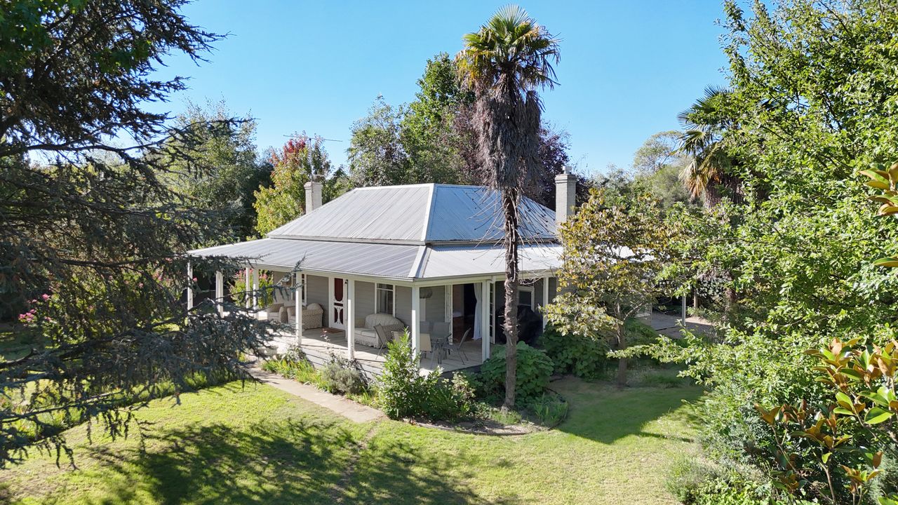 Marianna’s Lakeside Cottage