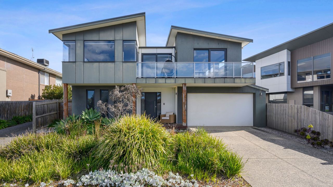 Sea View Beach House 11a