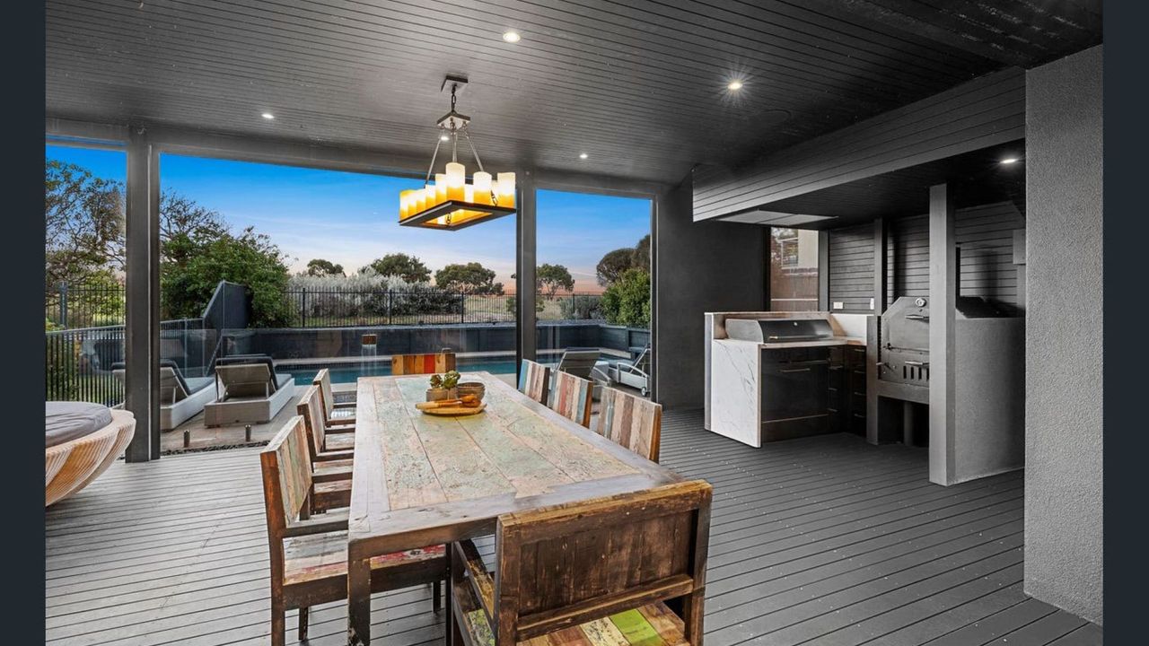 St Georges Luxury Beach House