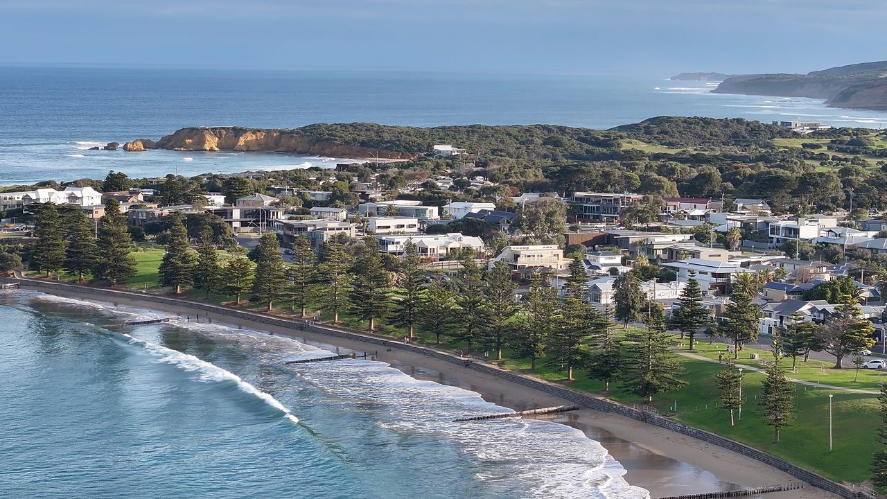 Cosy Esplanade Unit 8 | Steps to Beach & Cafes