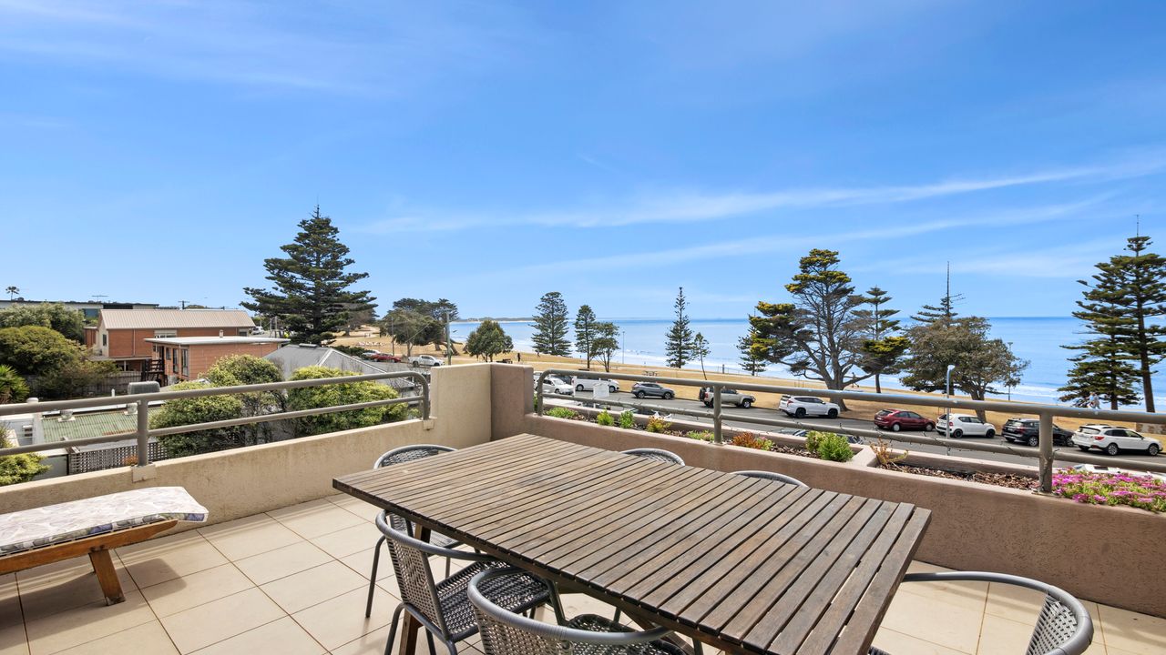 Esplanade Absolute Beach Frontage 12-20