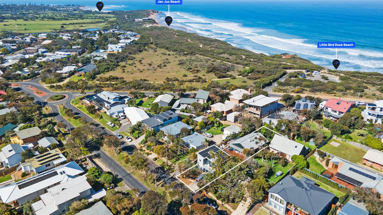 Sunset Surf Retreats | 500m to Beach Pet Friendly with Spa