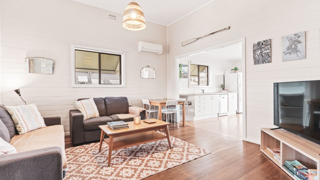 Rosena – The Classic Beach House – 5 Cashmore Street