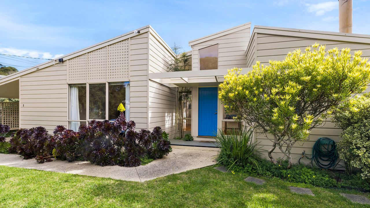 Lonsdale Back Beach Retreat