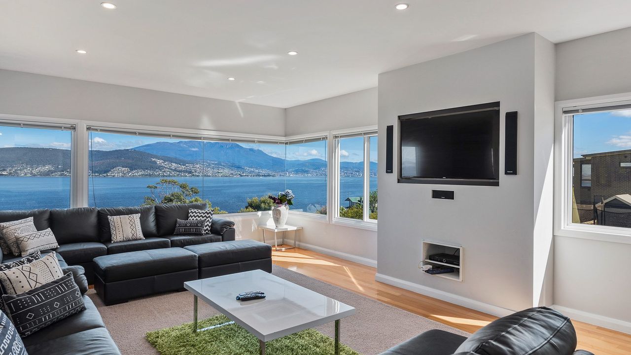 Oceana Escape panoramic views luxury and space