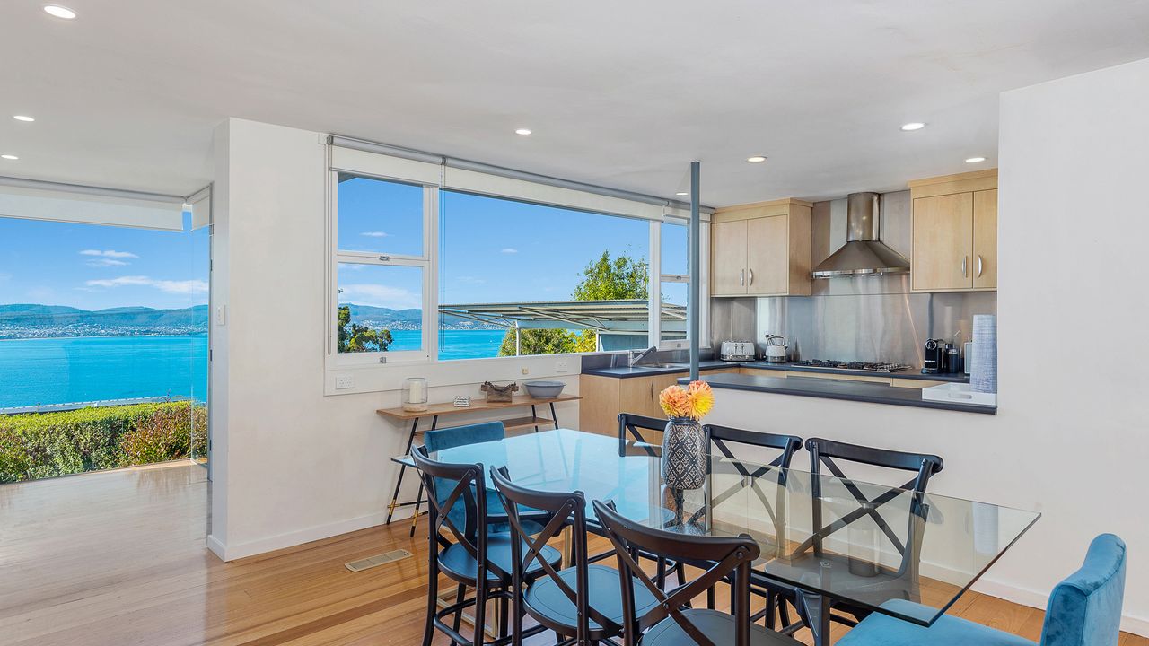 Kitchen/dining - entry level