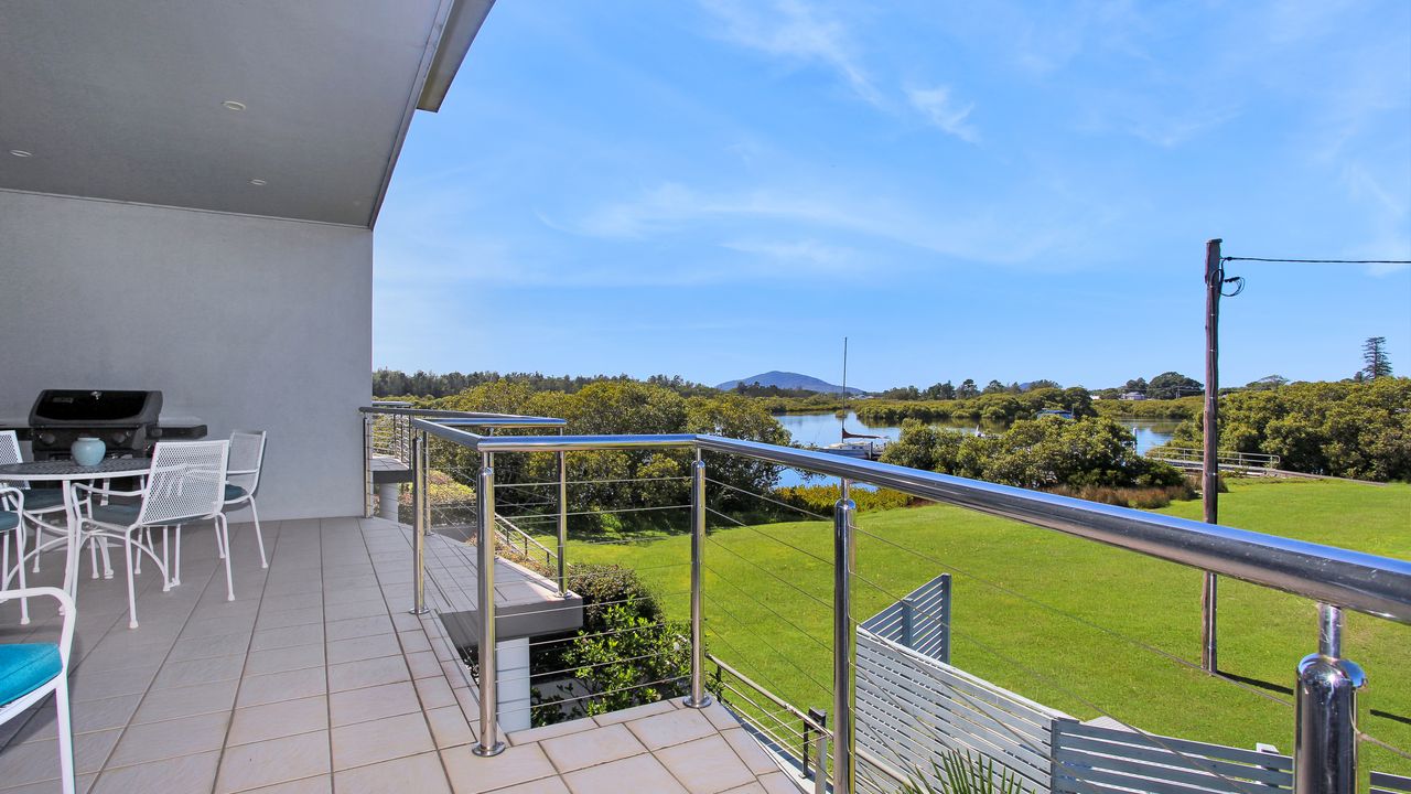 3 The Pier on The Myall River
