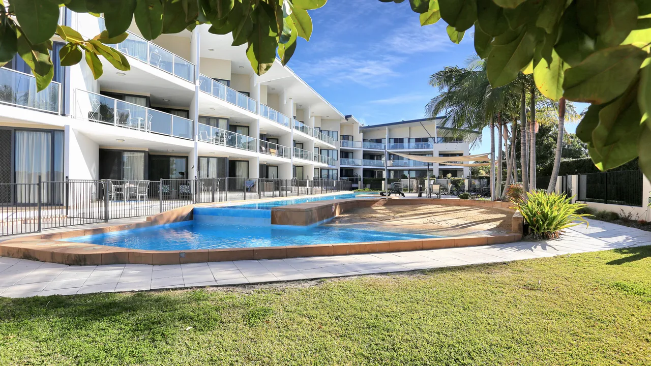 Boathouse 107 – Pool side apartment