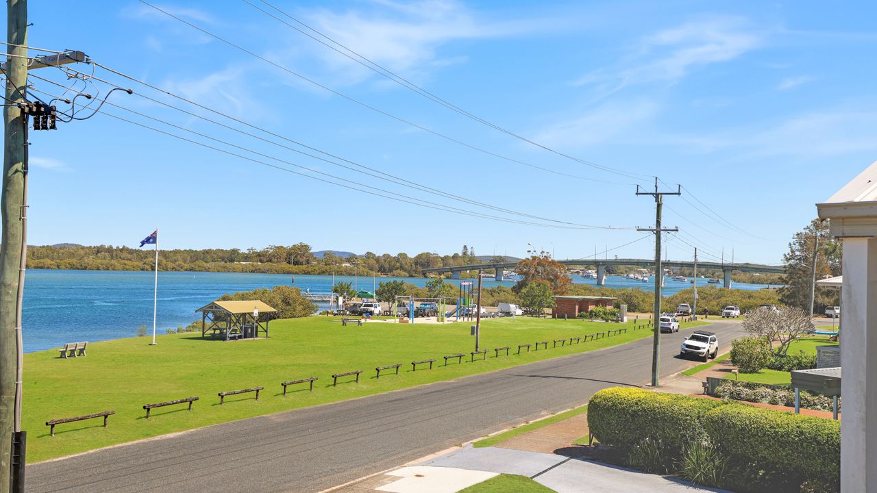 Expansive Myall River Views