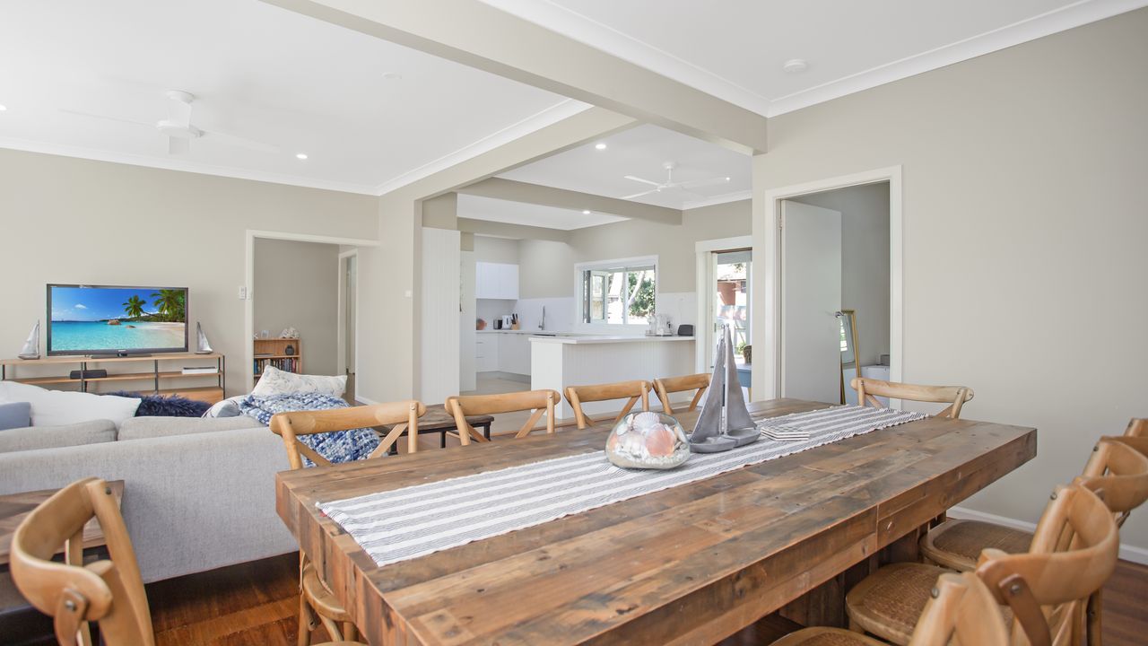 Summer Cottage – Walk to Beaches