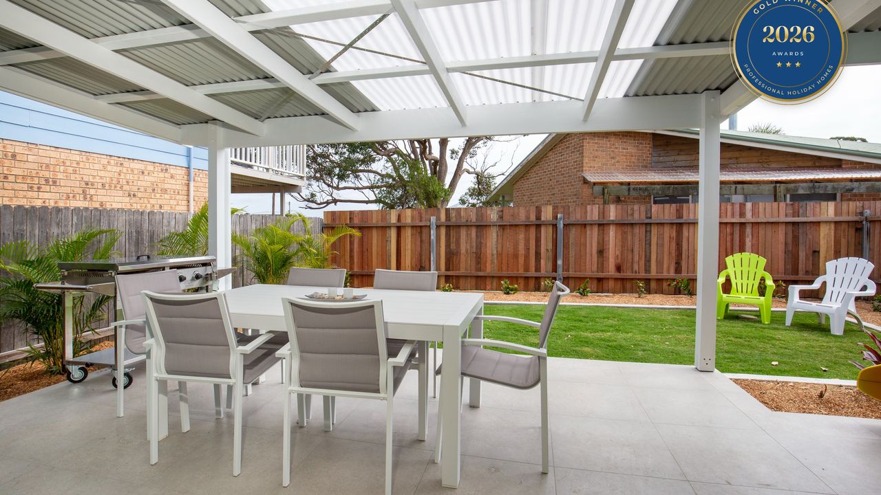Sandy Feet Retreat – Pet Friendly – 1 Min Walk to Beach