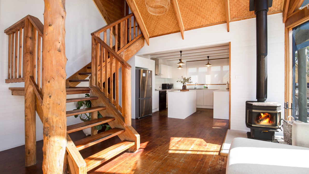 The Treehouse – Pet Friendly – 2 Mins Walk to Beach