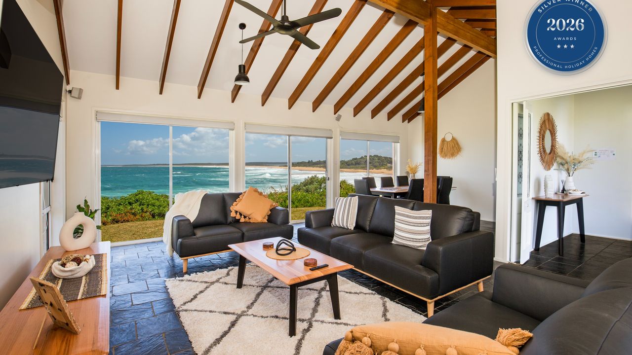 Easy access to an amazing surf beach for surfing, Amazing beach only a few minutes walk away