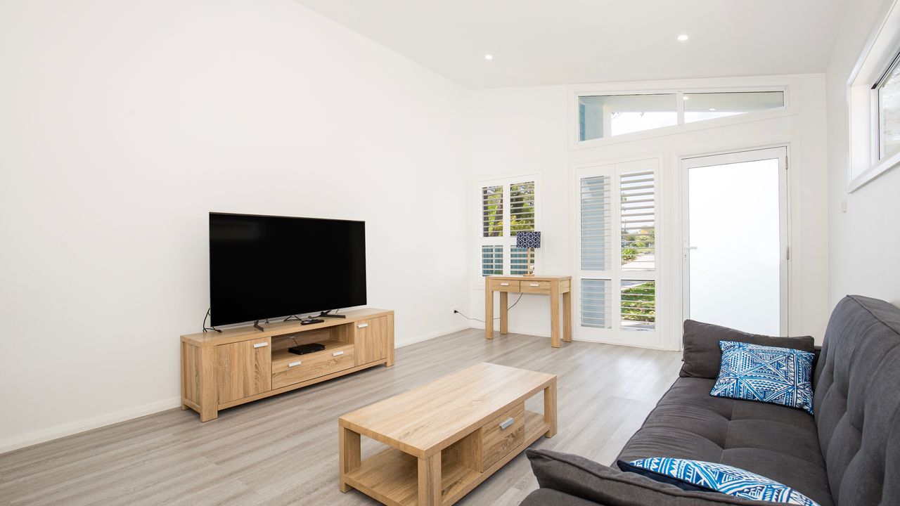 Sanctuary Blue – Pet Friendly – 5 Mins to Hyams Beach