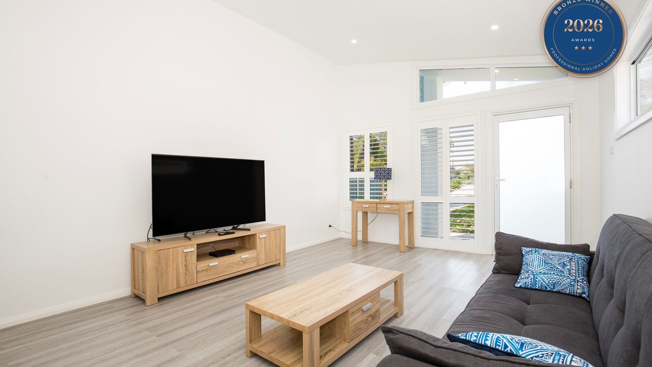 Sanctuary Blue – Pet Friendly – 5 Mins to Hyams Beach