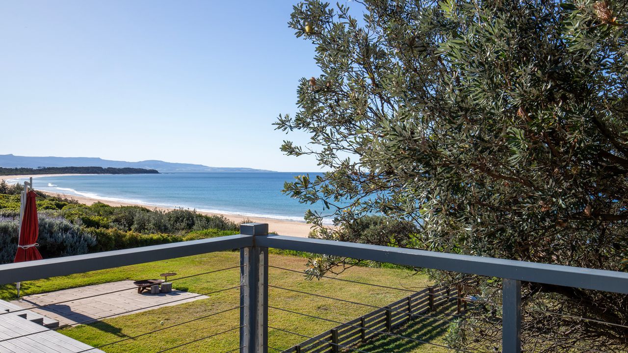 Amazing beachfront at your doorstep, Easy access to an amazing surf beach for surfing