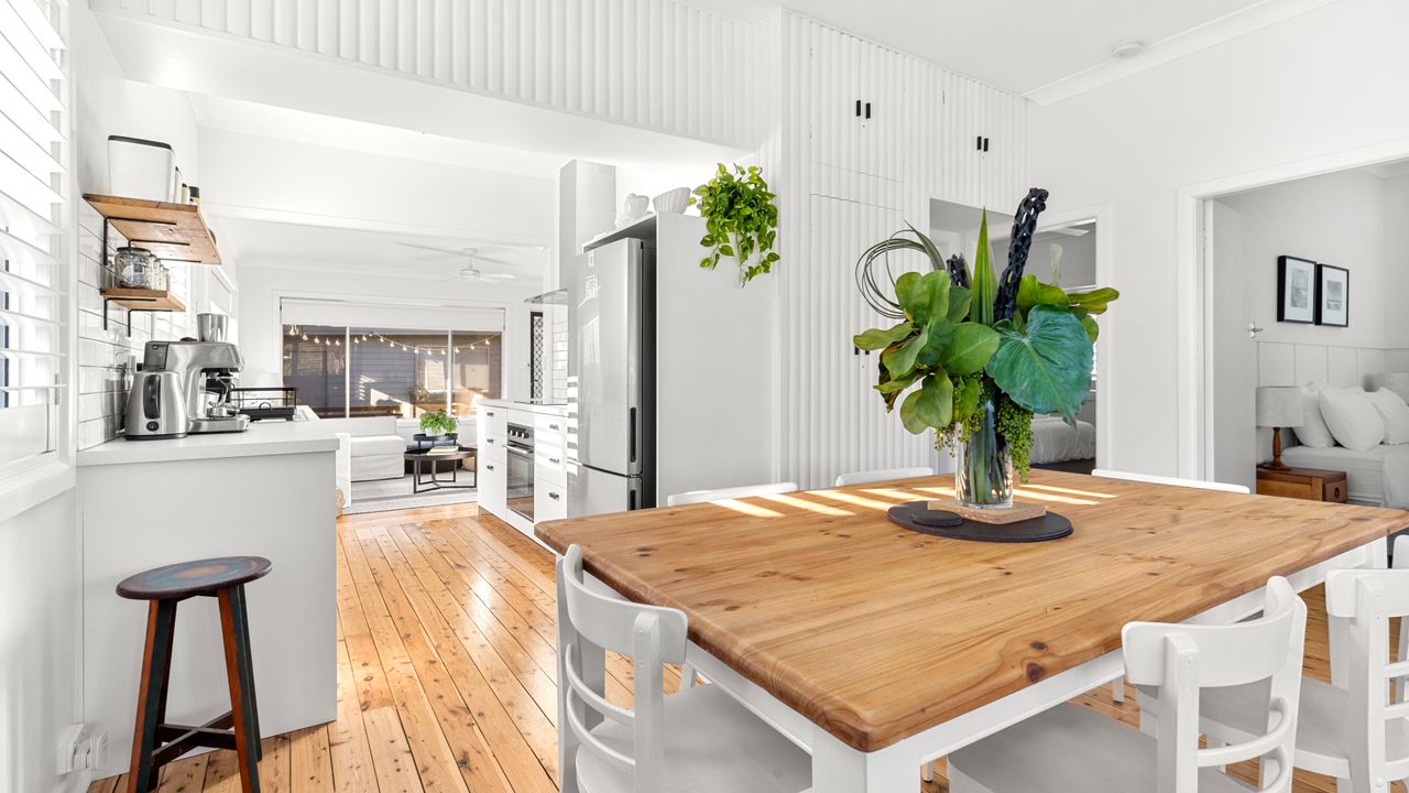 Amaroo – Pet Friendly – 2 Mins Walk to Beach – Outdoor Fireplace