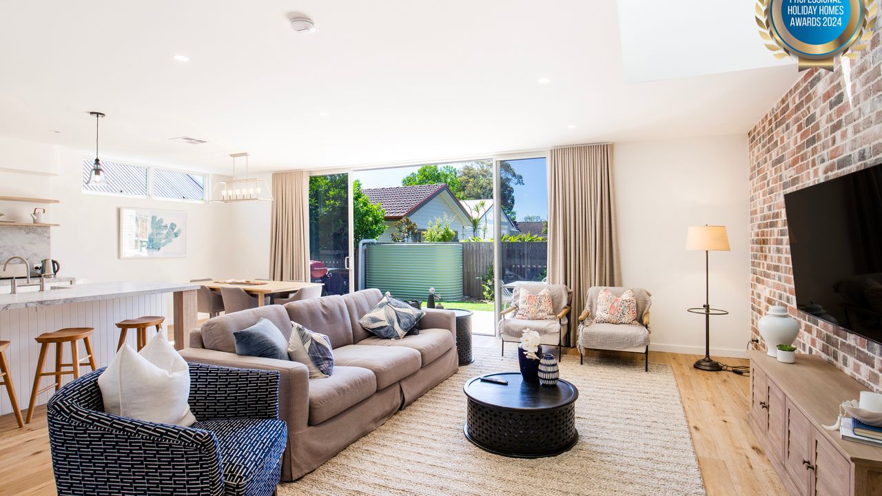 Camellia – Pet Friendly – 3 Min Walk to Centre of Berry