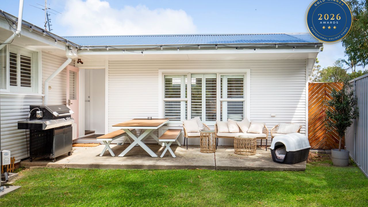 Easy access to an amazing surf beach for surfing, Amazing beach only a few minutes walk away