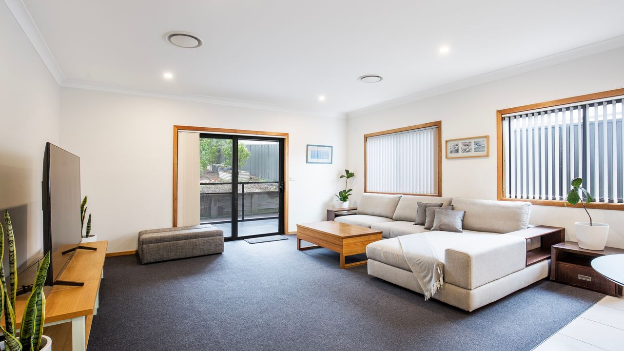 Tangerine – Pet Friendly – 3 Mins Walk to Beach
