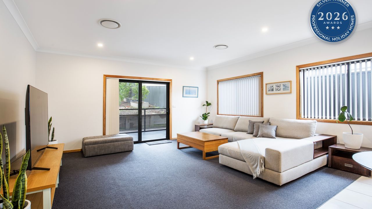 Tangerine – Pet Friendly – 3 Mins Walk to Beach