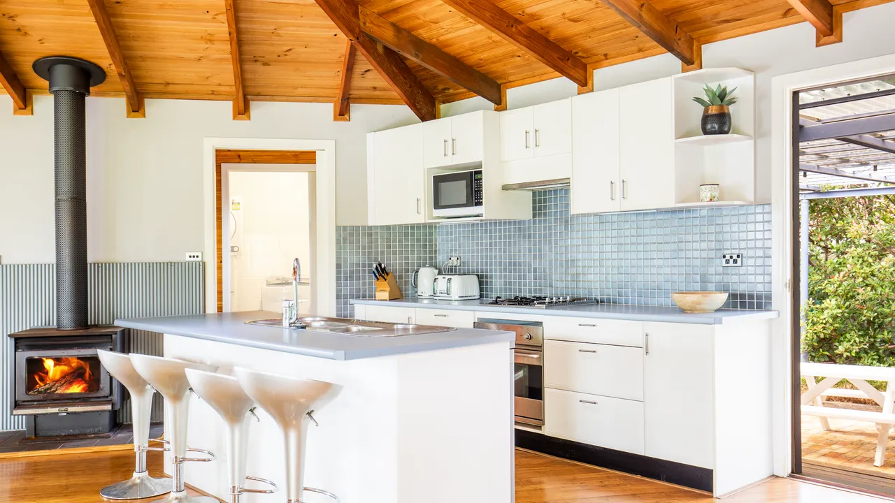 Hidden Orchard – Pet Friendly – 4 Mins Walk to Beach