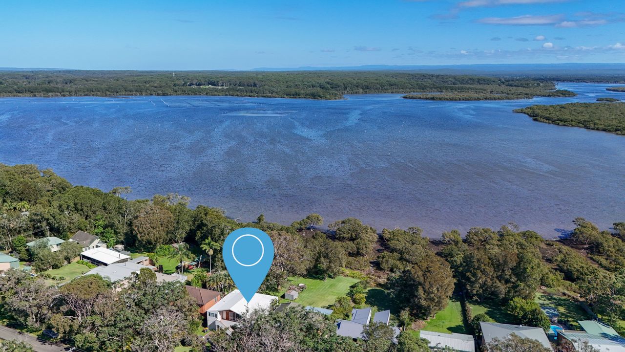 Carramar – Fireplace – Absolute Waterfront