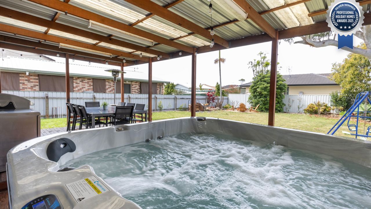 Villa Maris – Pet Friendly with Spa & Fire Pit