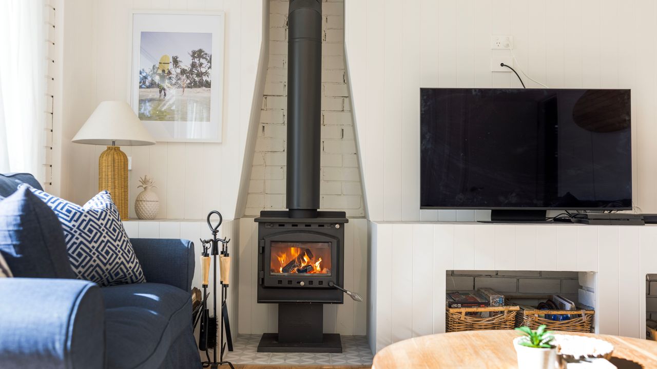 The Cabana – Pet Friendly with Fireplace – 2 Mins to Beach