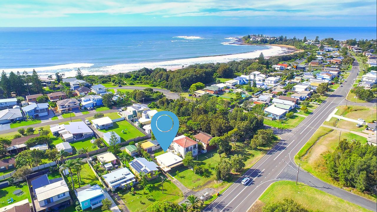 The Cabana – Pet Friendly with Fireplace – 2 Mins to Beach