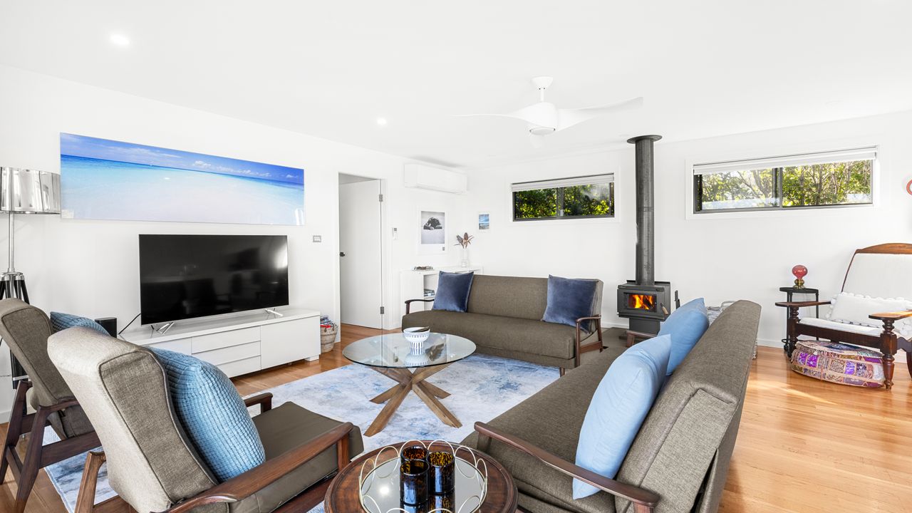Lakeviews – Pet Friendly with Fireplace