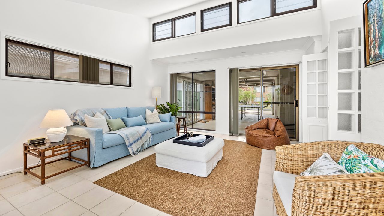 Bay Bliss – Fireplace – 3 Mins Walk to Beach