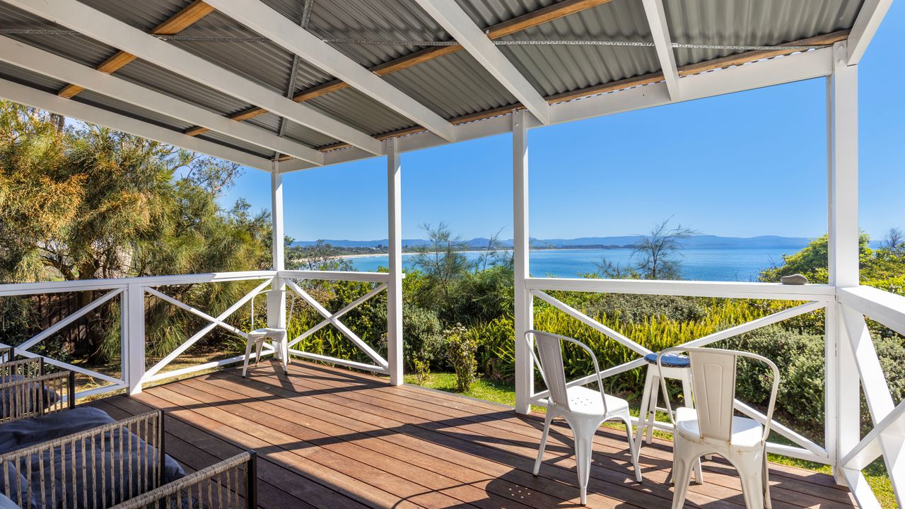 Moon Gate at Culburra – Pet Friendly Absolute Beachfront