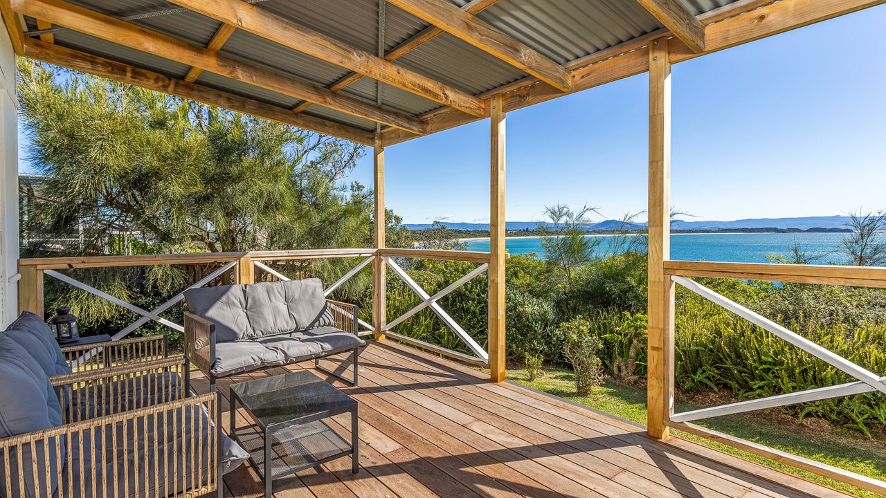 Moon Gate at Culburra – Pet Friendly Absolute Beachfront