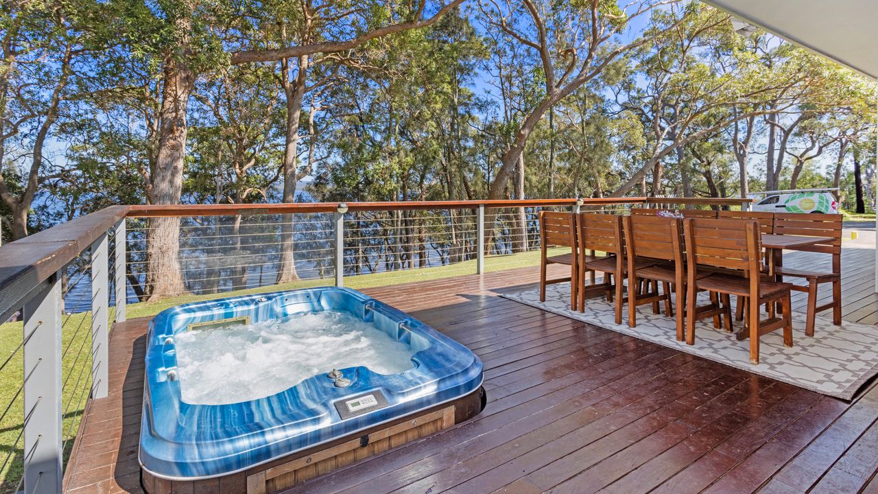 Serenity – Pet Friendly with Spa & Waterfront