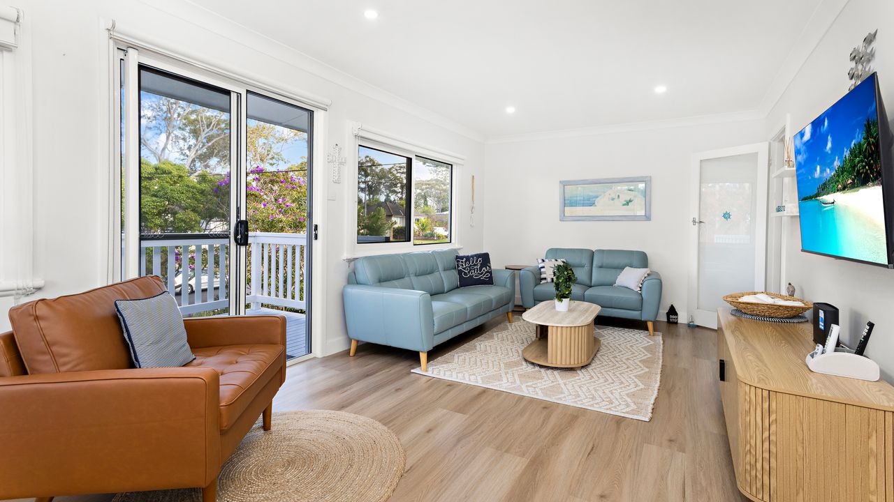 Sunset Sanctuary – Pet Friendly – 5 Mins Walk to Beach