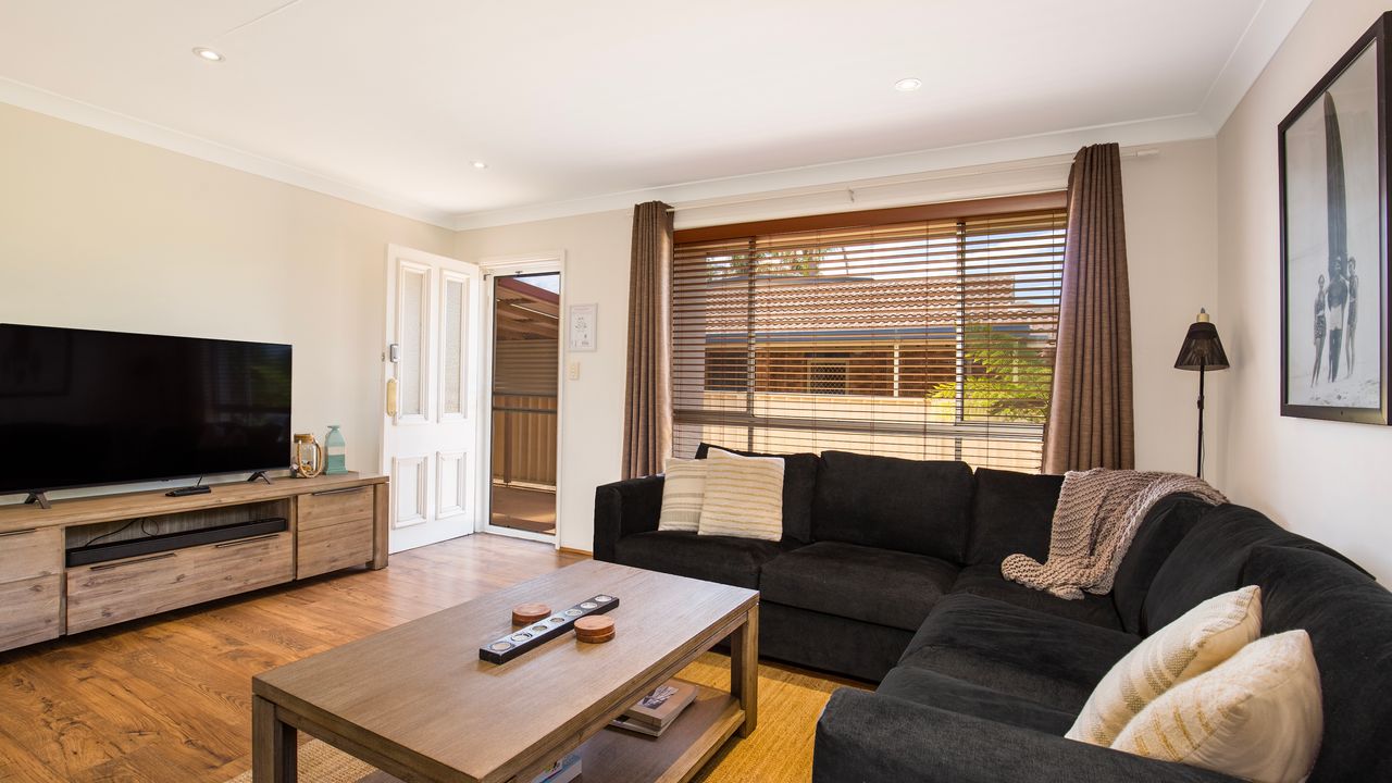 Cosy living room with 55 inch smart TV with Sound bar + Netflix, Foxtel & Amazon Prime