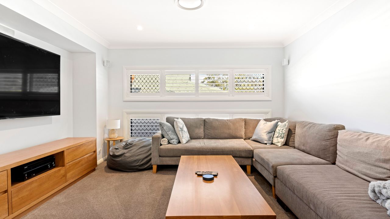 Coastal Retreat – Pet Friendly with Fire Pit