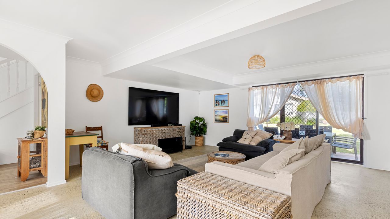 The Beach Bach – Pet Friendly with Firepit