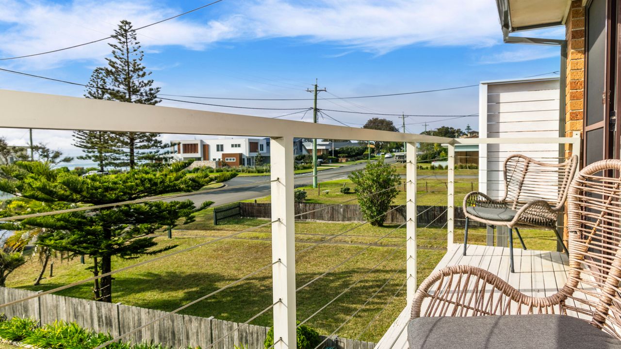 The Beach Bach – Pet Friendly with Firepit