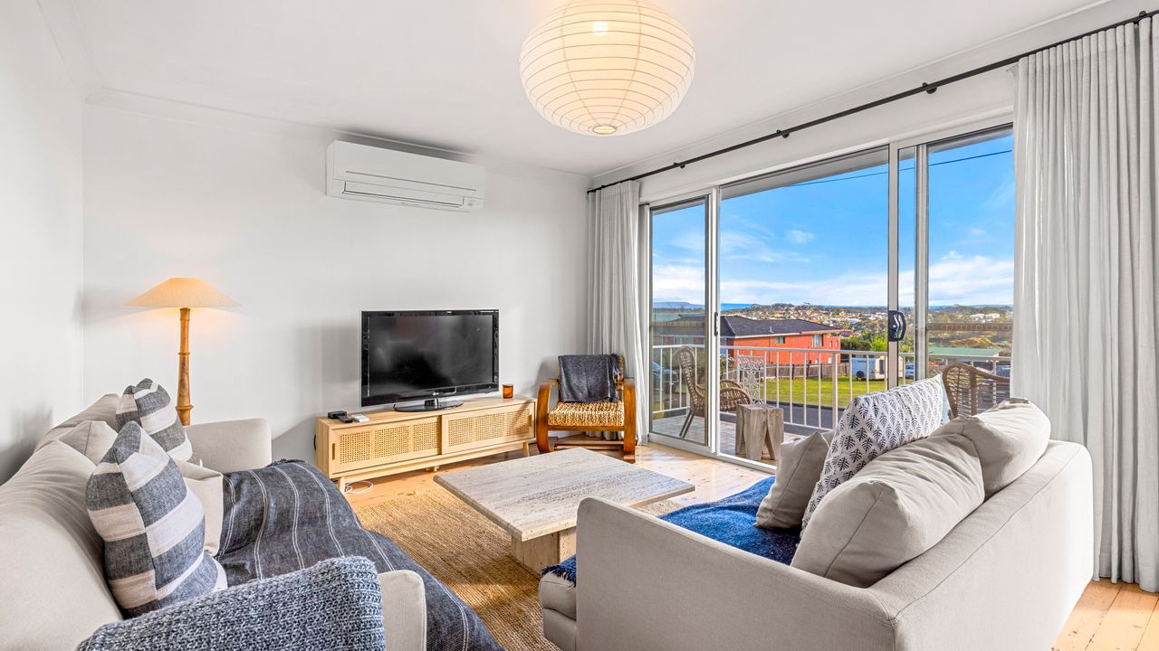 Beach Cottage – Pet Friendly – 2 Mins walk to Beach
