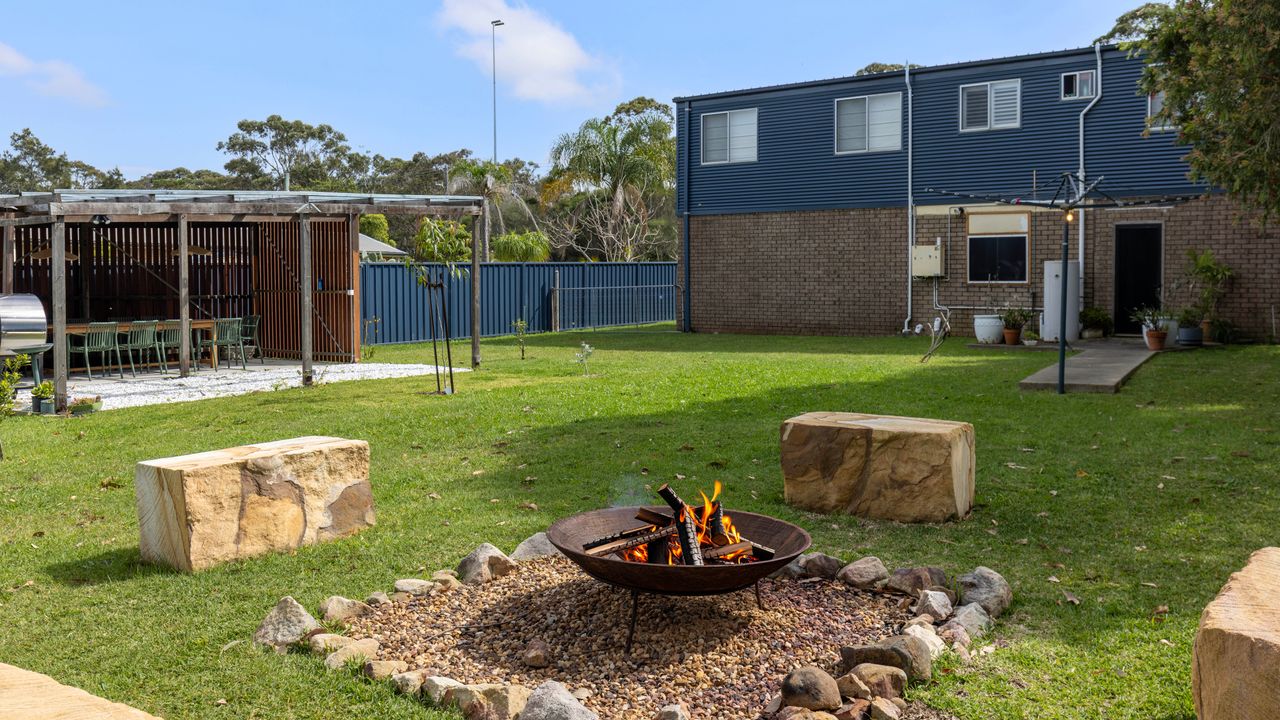 Paws and Palms – Pet Friendly with Fire Pit