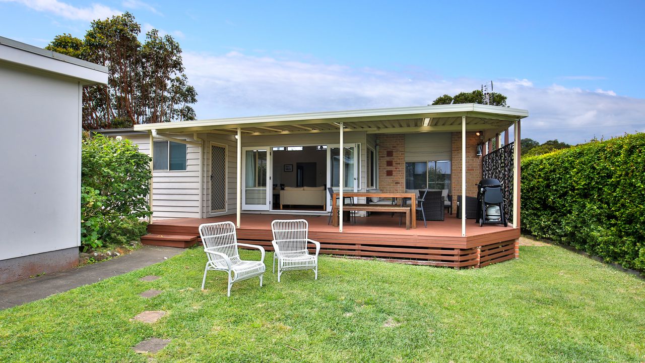 The Deckhouse – Pet Friendly – 2 Mins to Beach