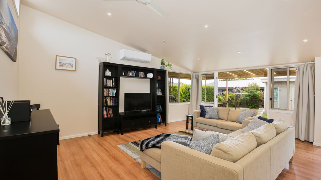 The Deckhouse – Pet Friendly – 2 Mins to Beach